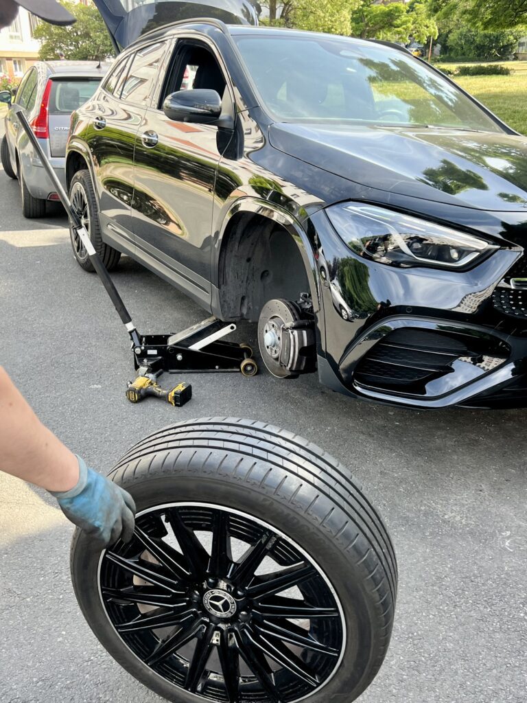 Pneu crevé ? Dépannage et réparation rapide à domicile 1 pneu cevé a domicile